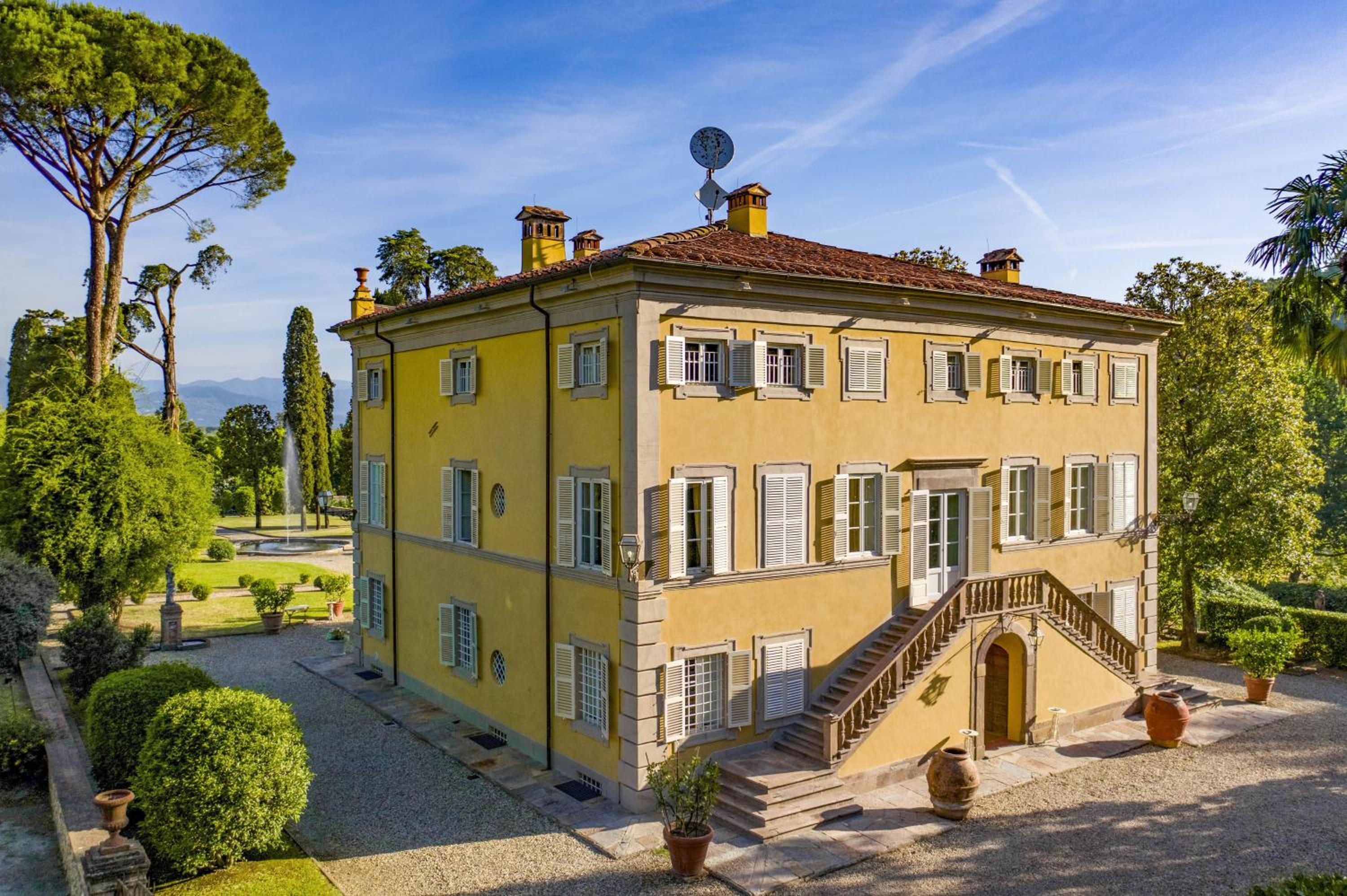 Coselli 's Collection. Luxury Villas Rental