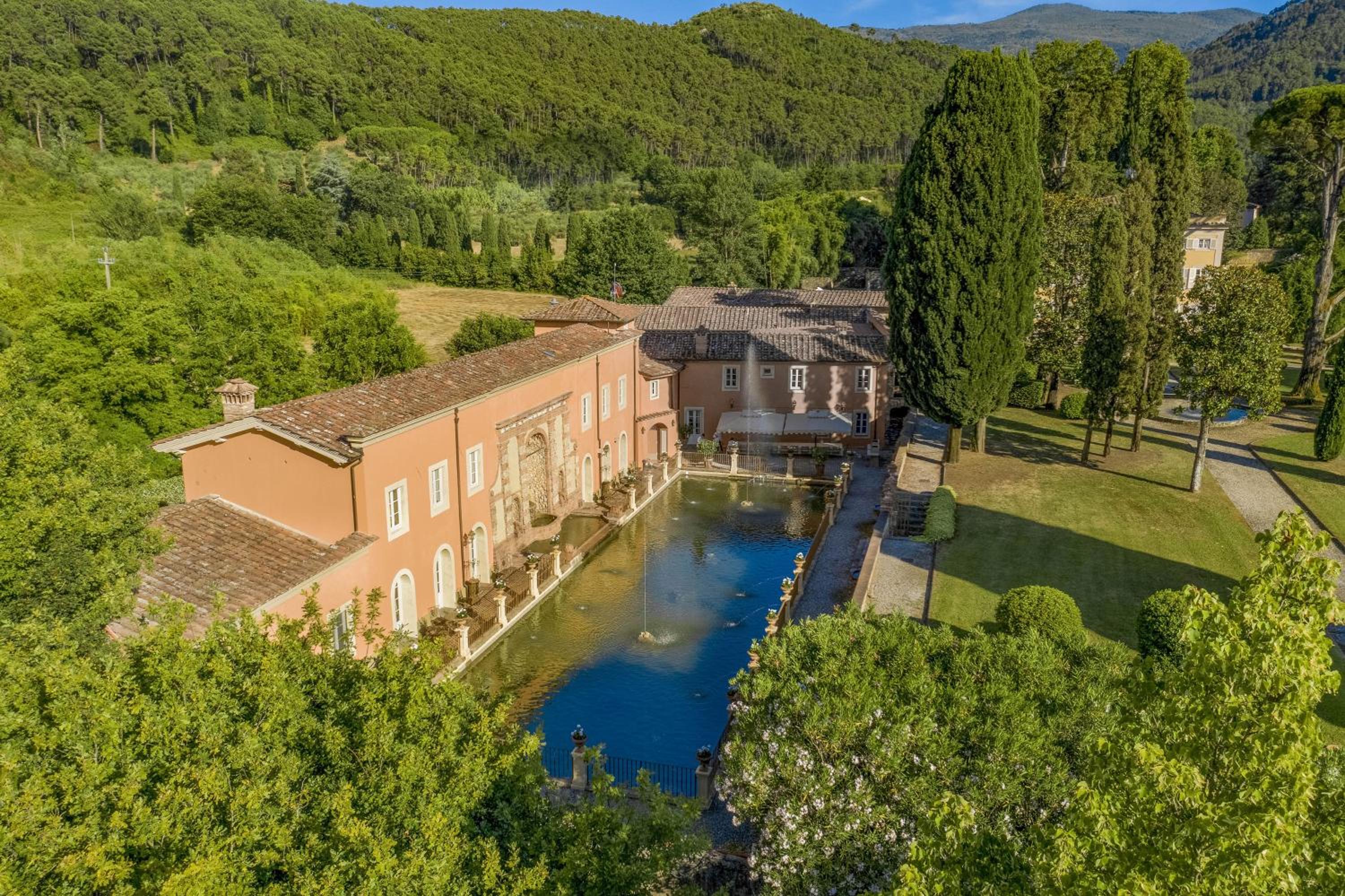 Coselli 's Collection. Luxury Villas Rental