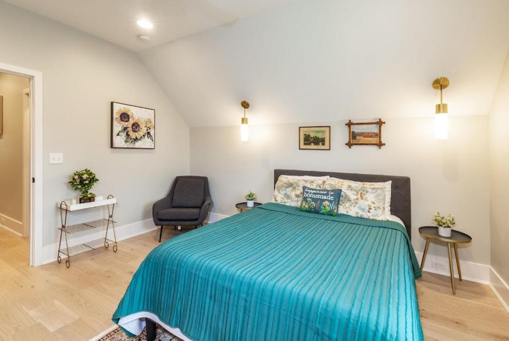 Heart of Brevard Hideaway - Walk/Bike to Downtown! view 4