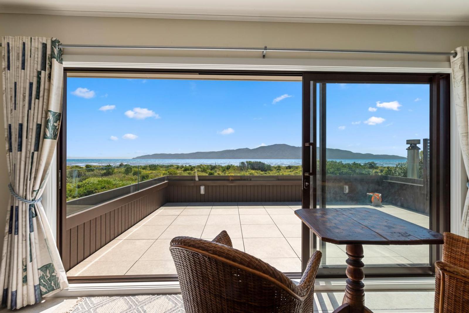 Island View Beach House - Paraparaumu Beach Home view 5