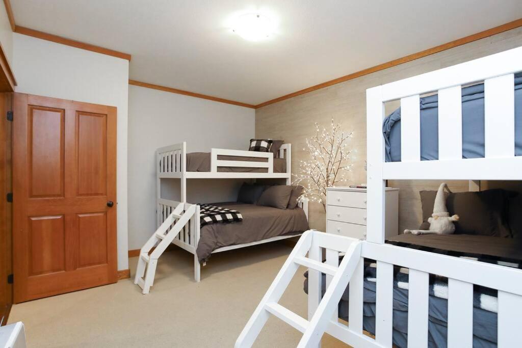 Snowy Trails Lodge in Big White