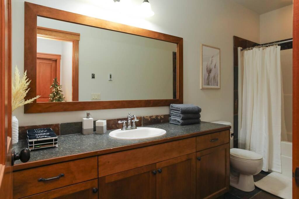 Snowy Trails Lodge in Big White