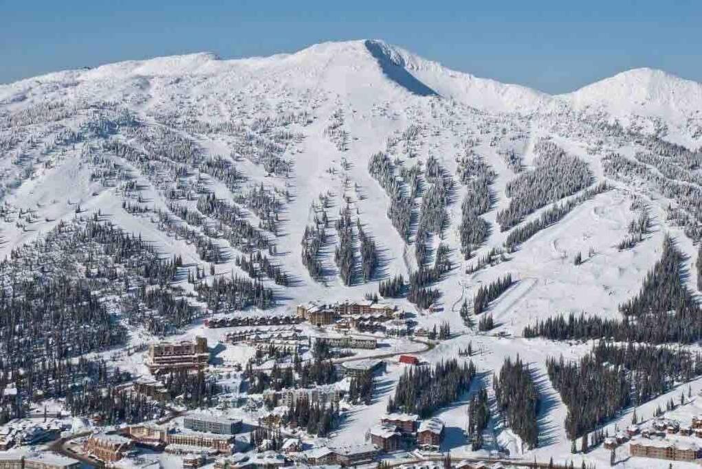 Snowy Trails Lodge in Big White