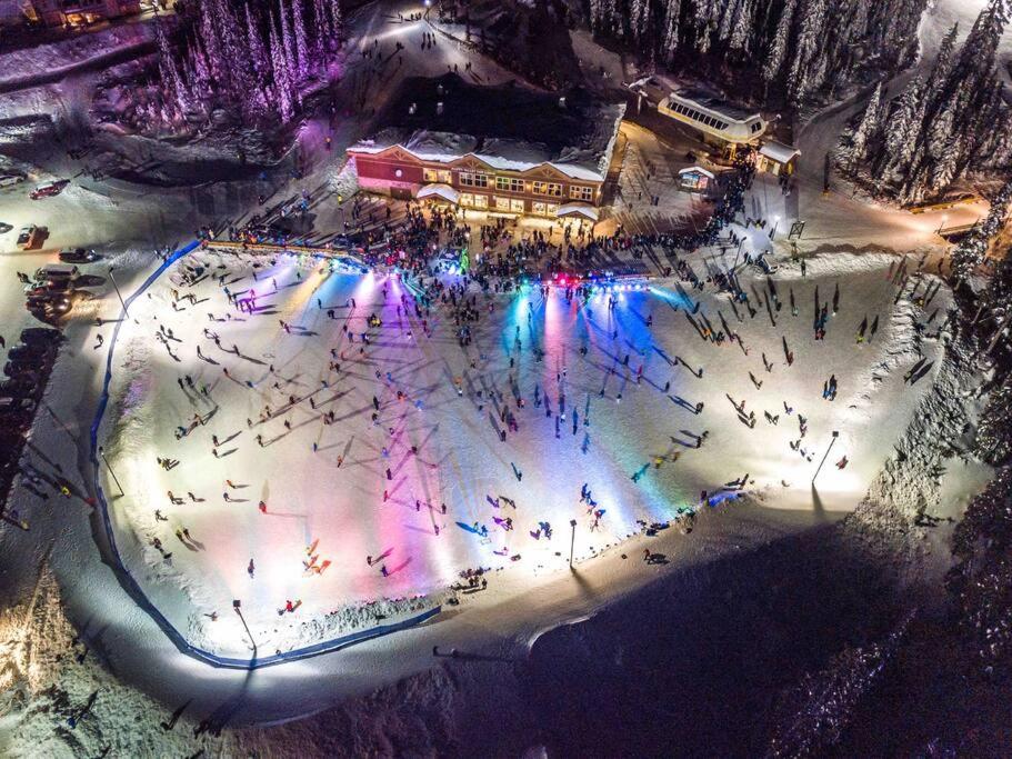 Snowy Trails Lodge in Big White
