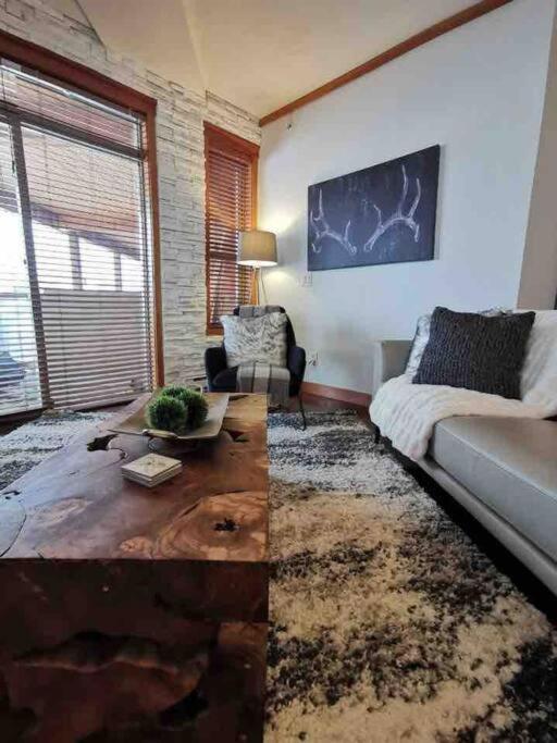 Snowy Trails Lodge in Big White