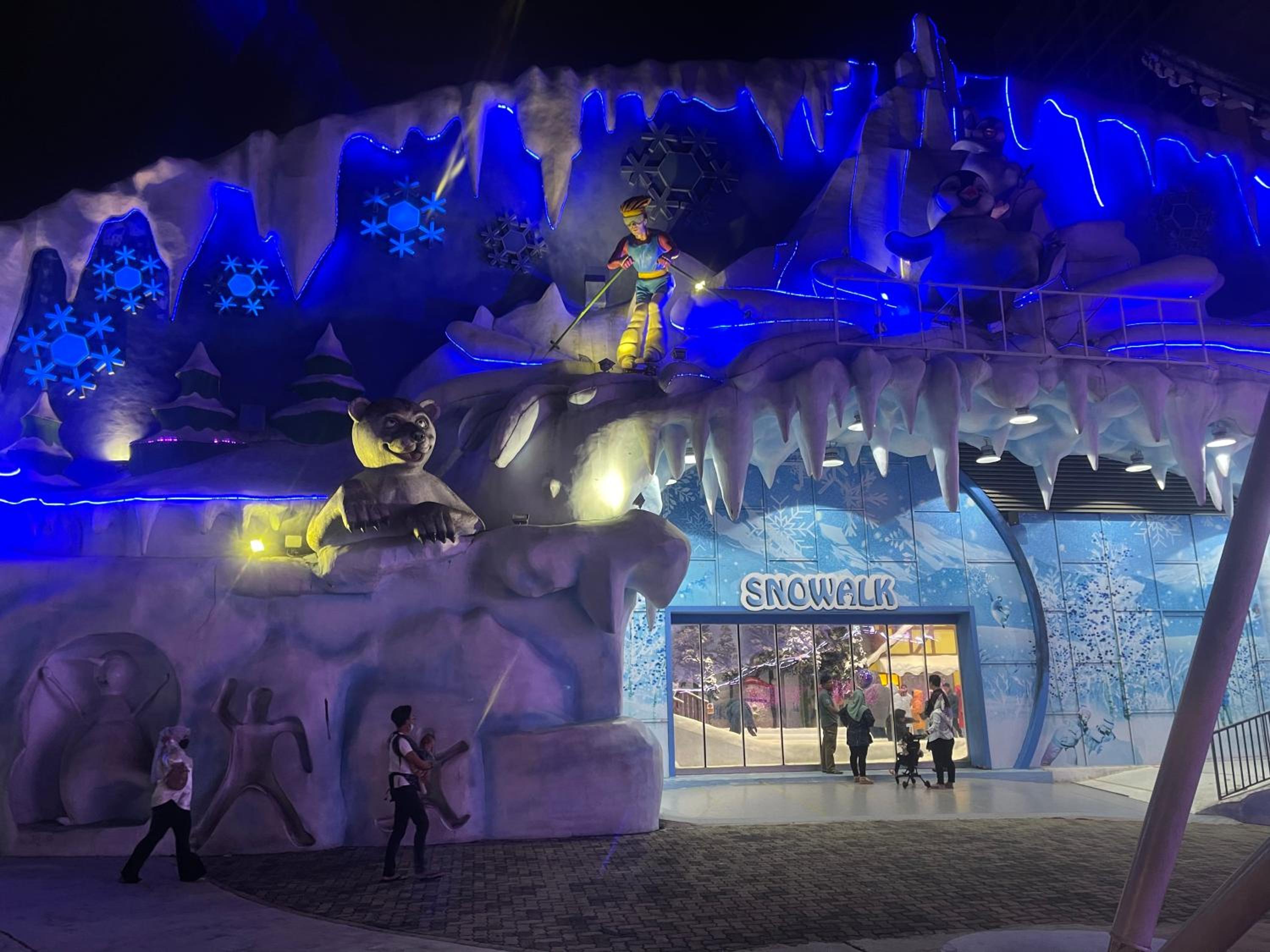 I-CITY Holidays biggest Swimming Pools, Astro