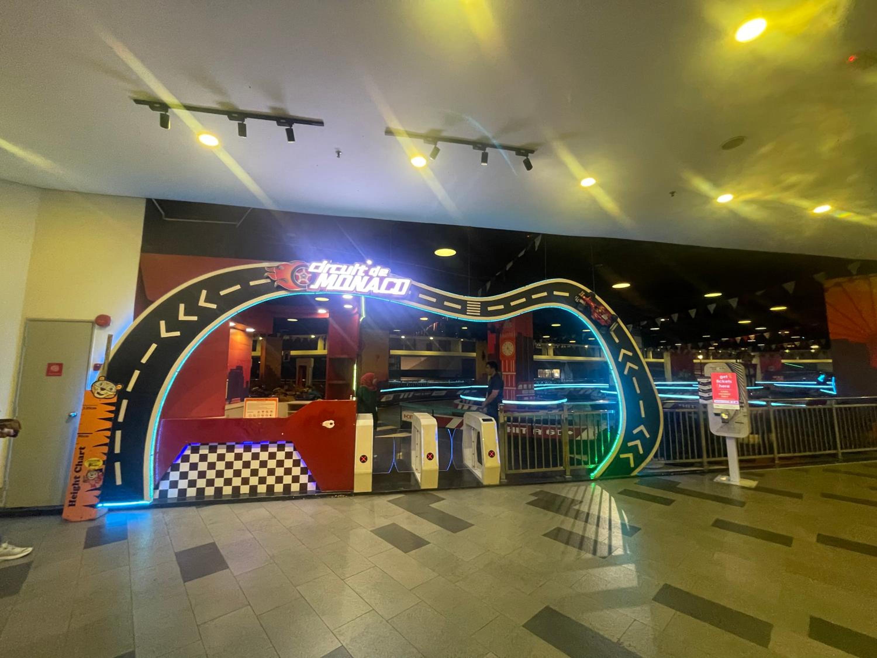 I-CITY Holidays biggest Swimming Pools, Astro