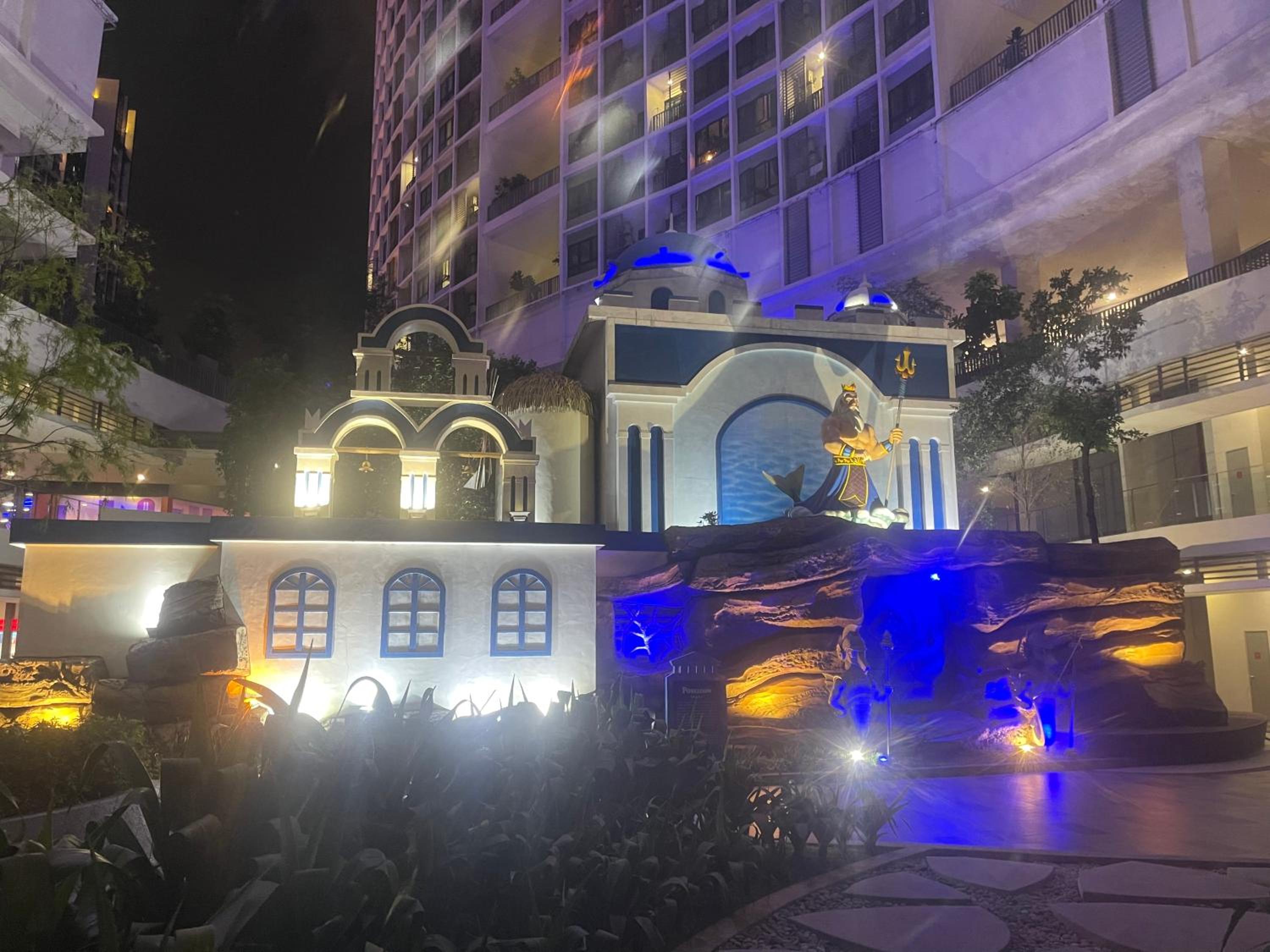 I-CITY Holidays biggest Swimming Pools, Astro