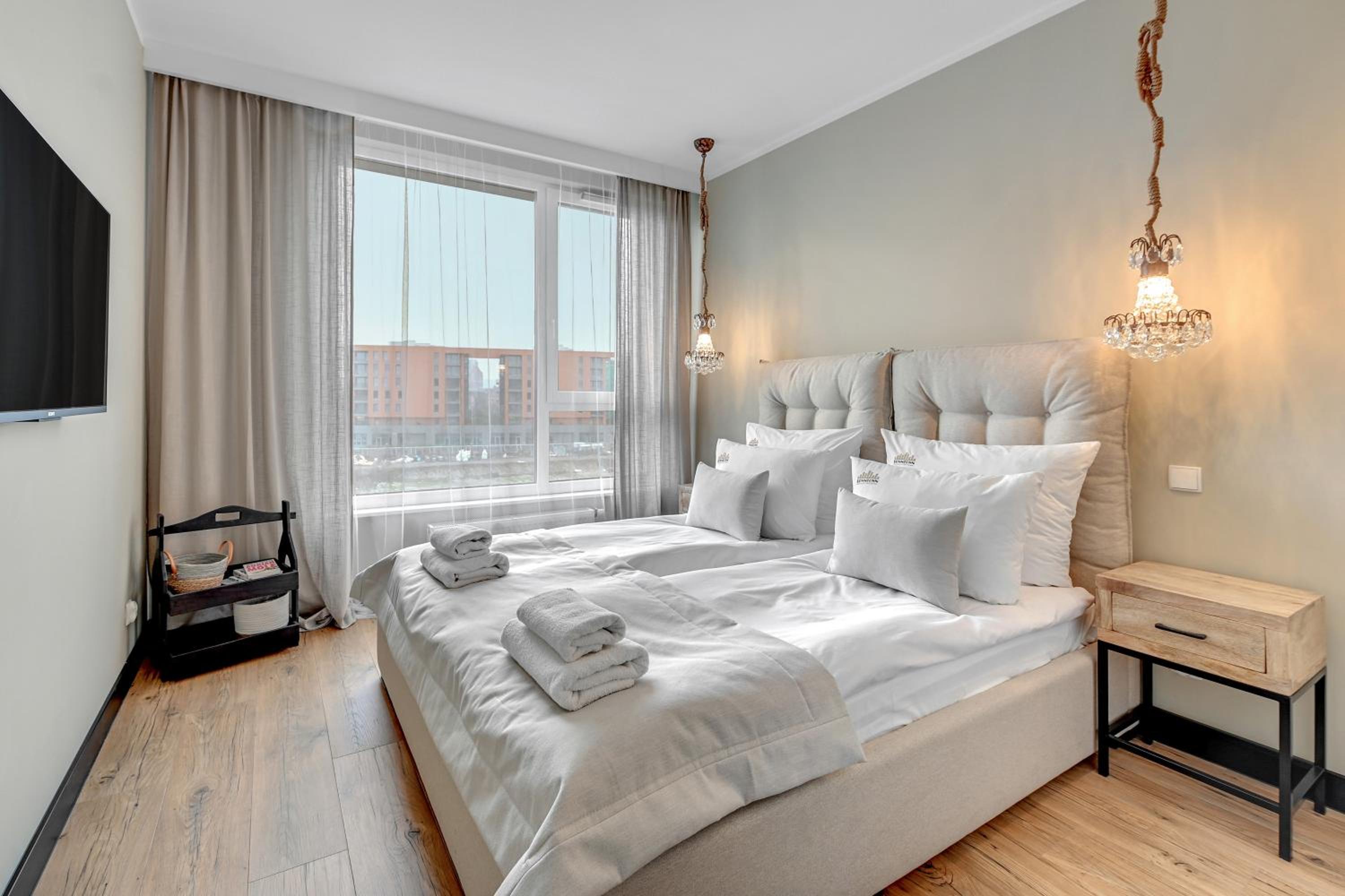 Chlebova - Riverside View Terrace, Free Parking, Gym & Kidsplay by Downtown Apartments