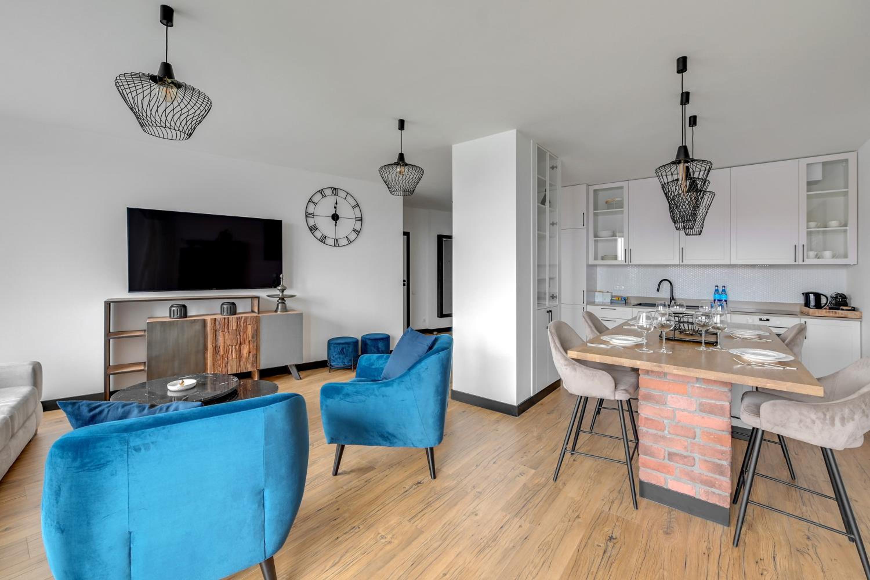 Chlebova - Riverside View Terrace, Free Parking, Gym & Kidsplay by Downtown Apartments