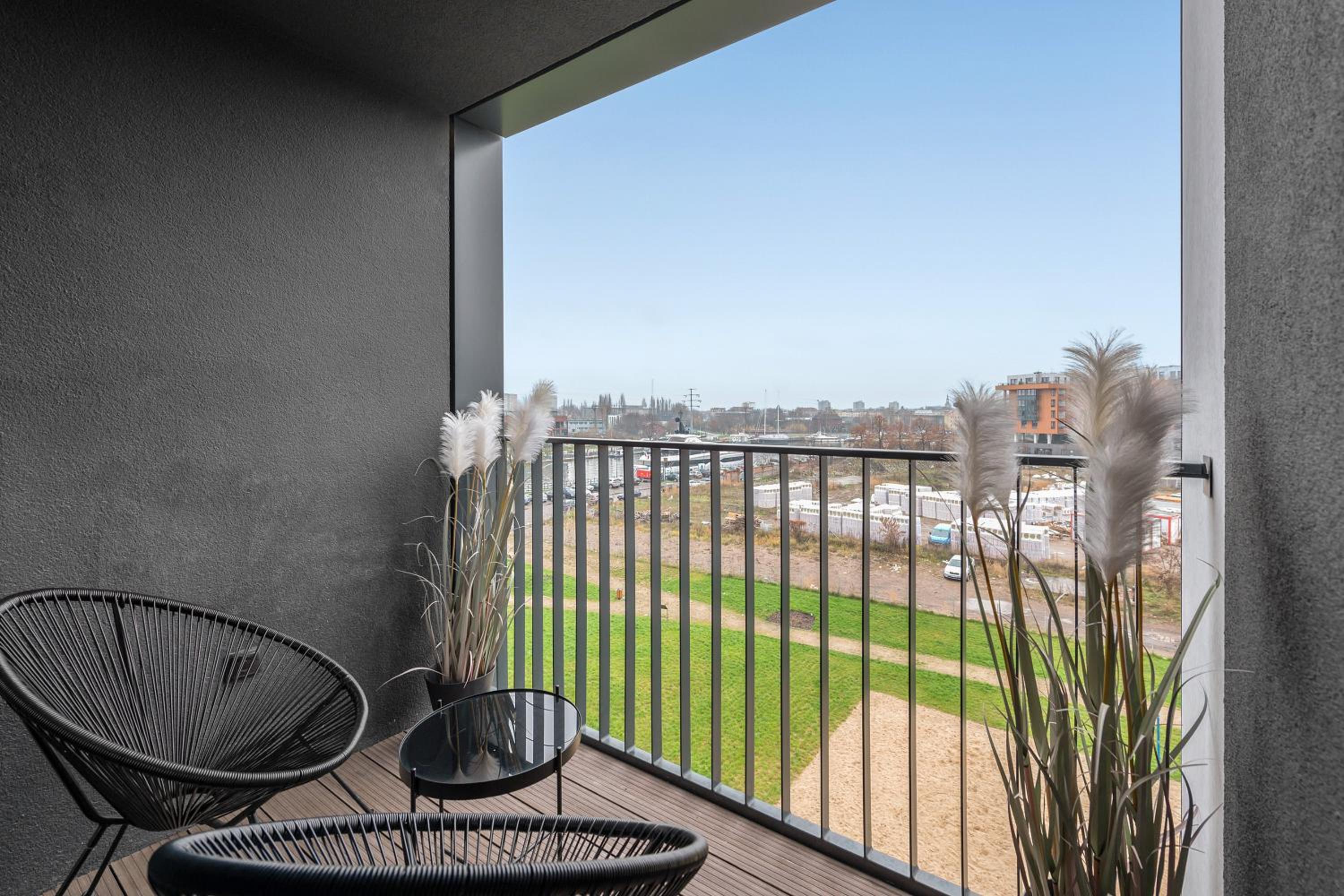 Chlebova - Riverside View Terrace, Free Parking, Gym & Kidsplay by Downtown Apartments