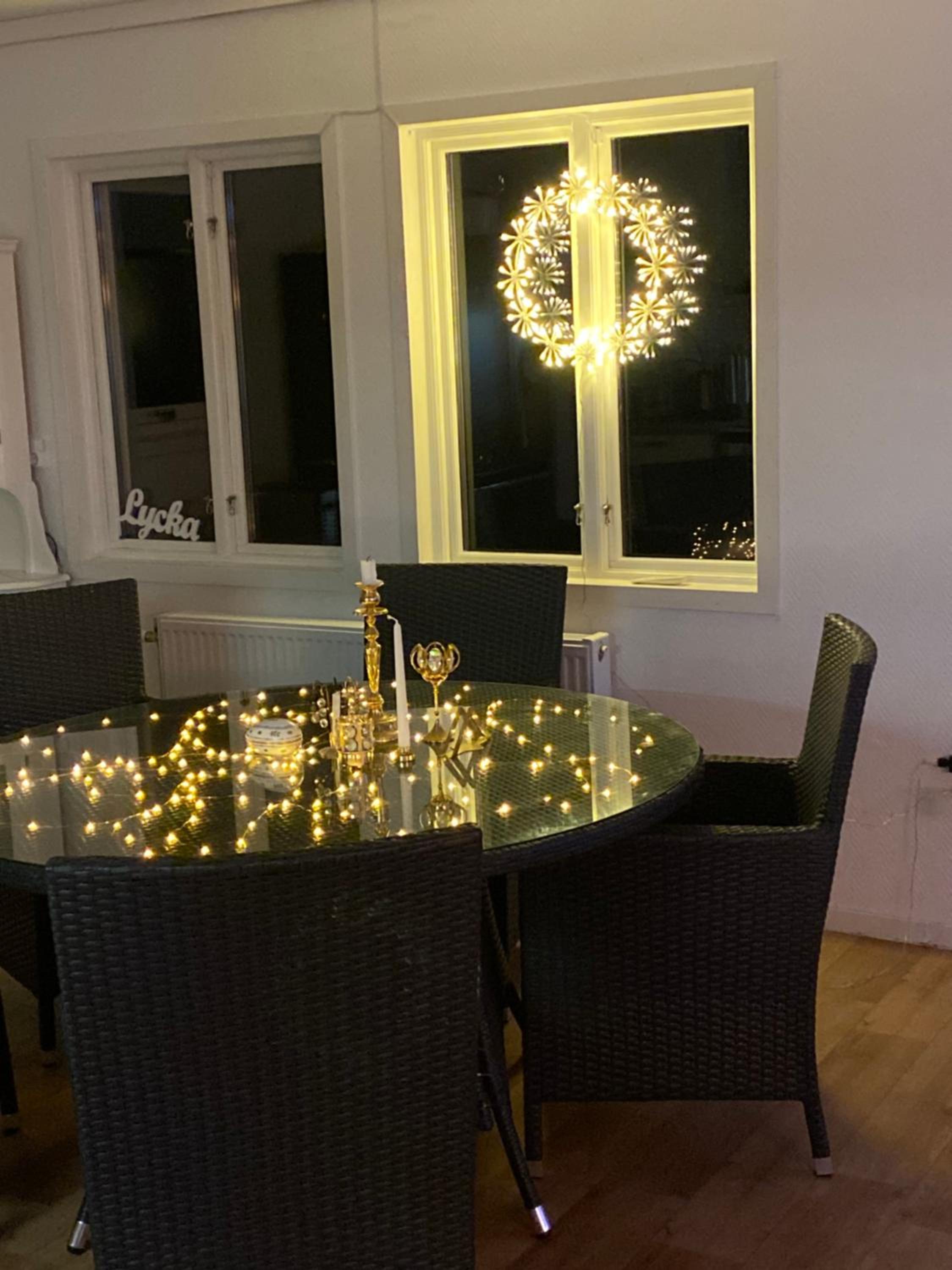 Sjöutsikt, Röd trästuga med traditionellt yttre Skandinavisk, modernt inre och alla bekvämligheter, Sol hela dagen på stora altanen, Tryggt, Vinterbonat, F view 2