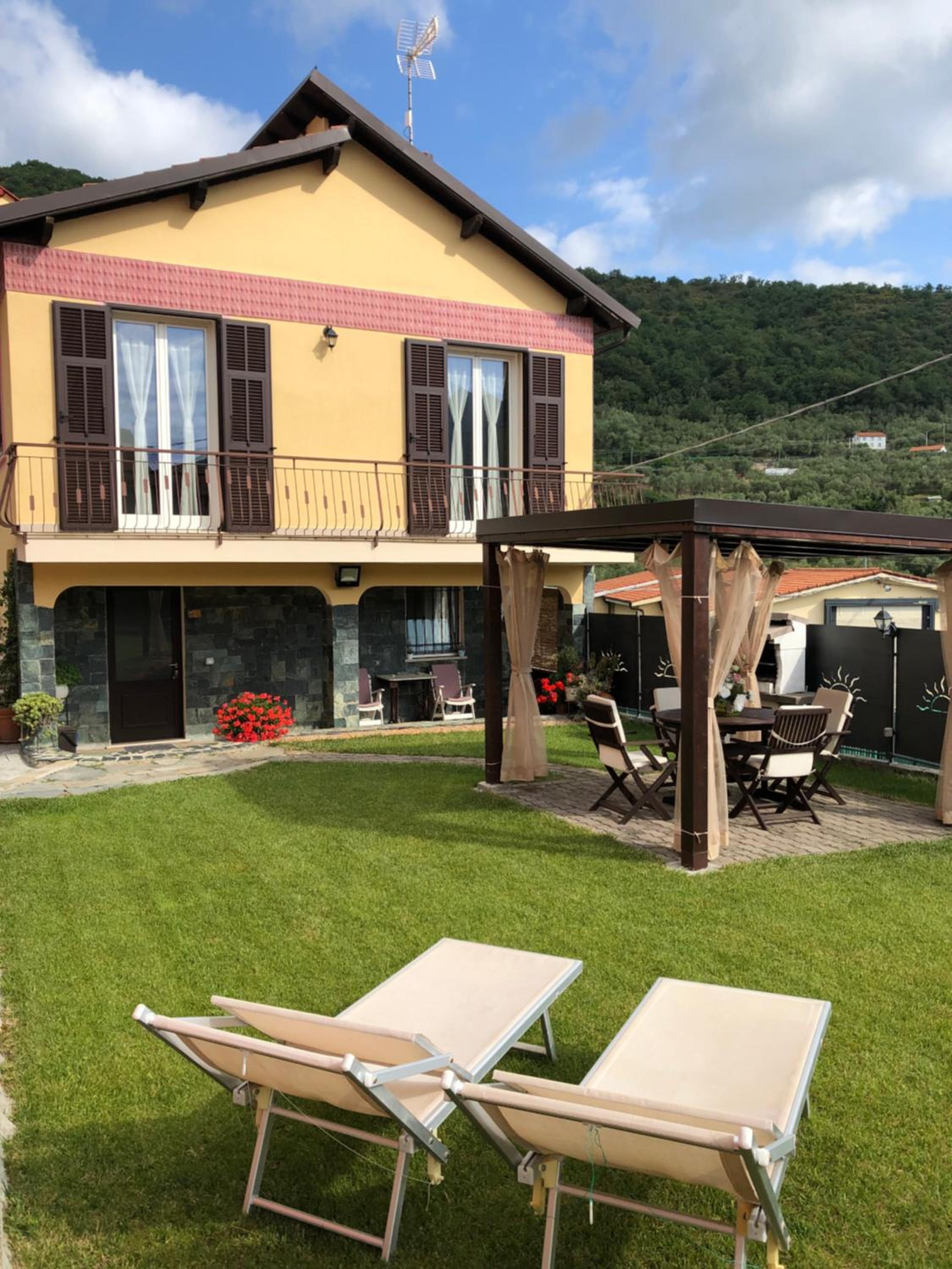 Casa Ginni con Piscina e giardino view 2