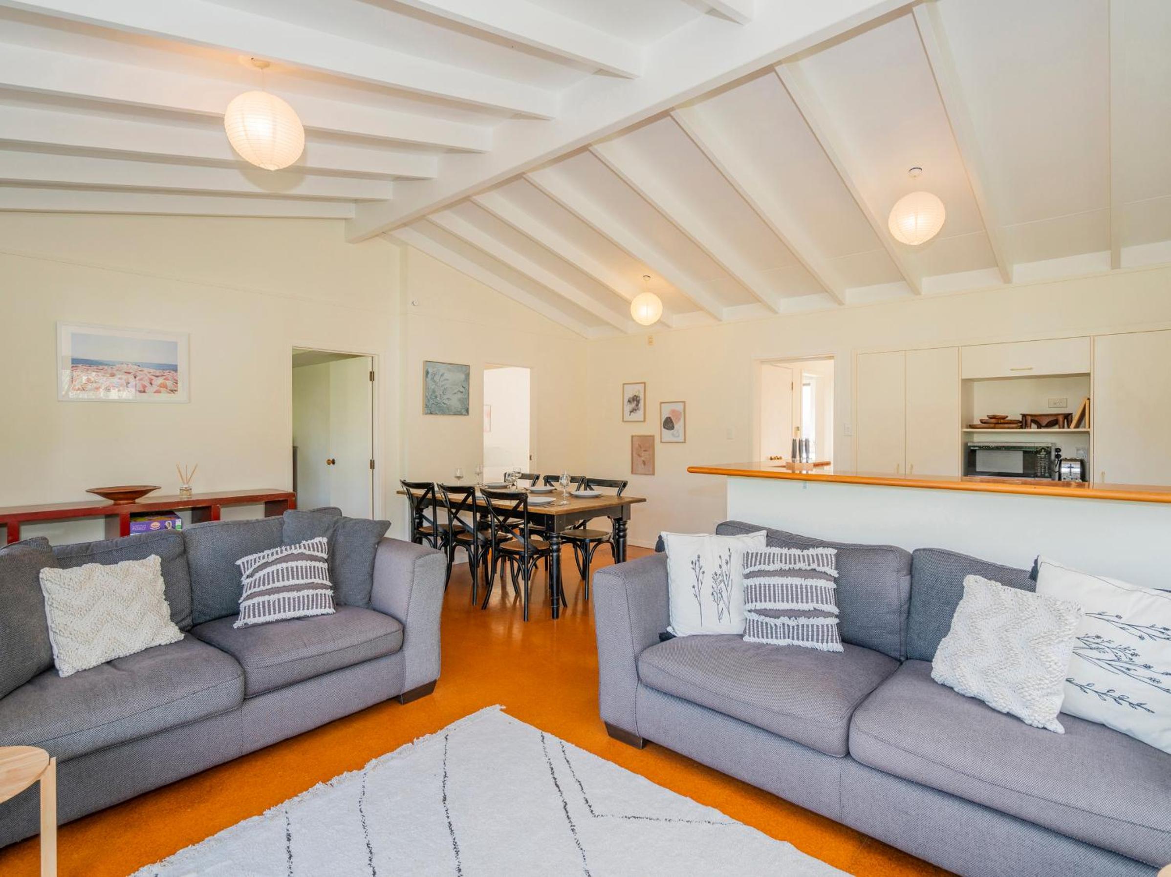 Cooks Crib - Cook's Beach Holiday Home view 4