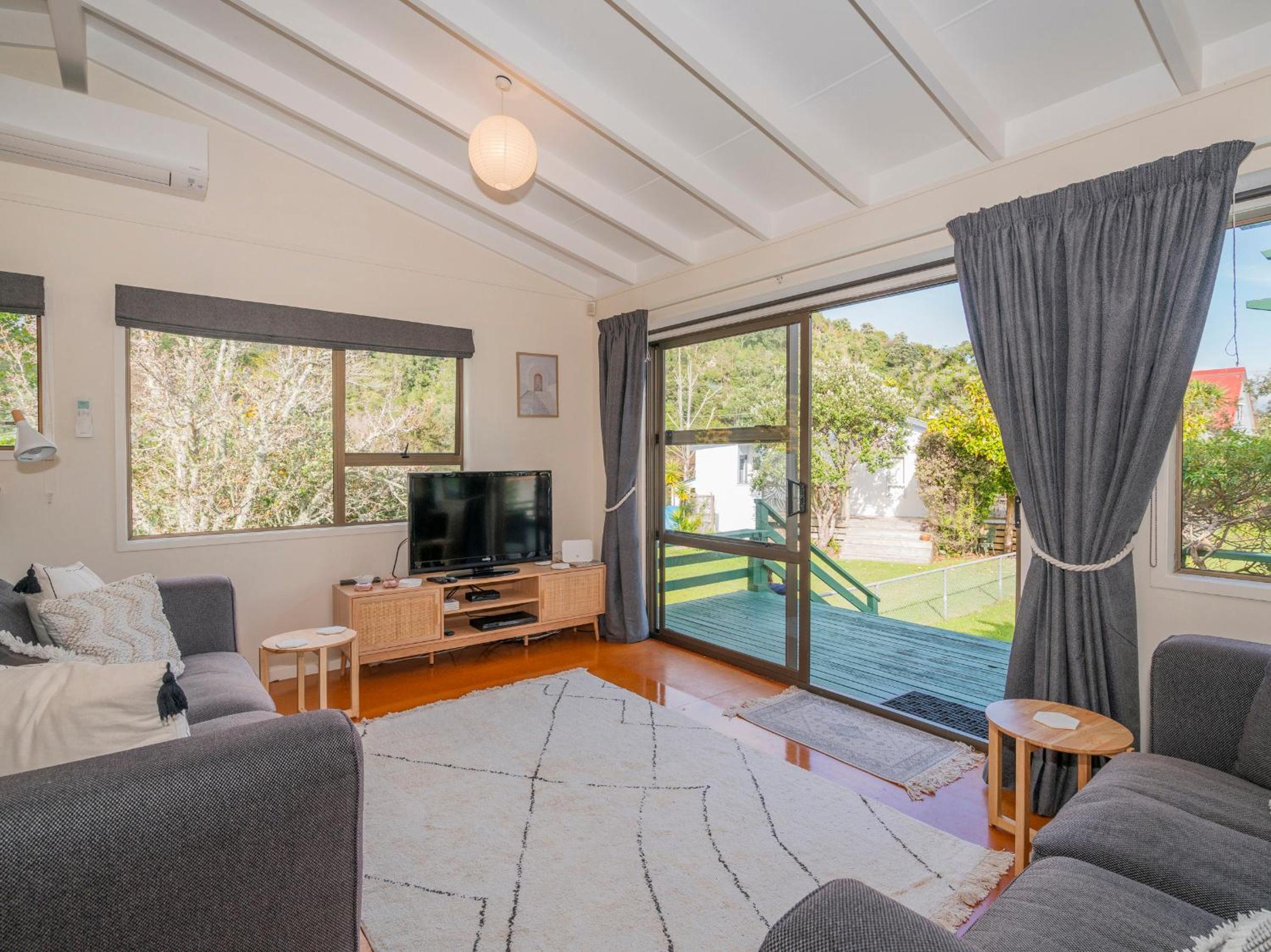 Cooks Crib - Cook's Beach Holiday Home view 5