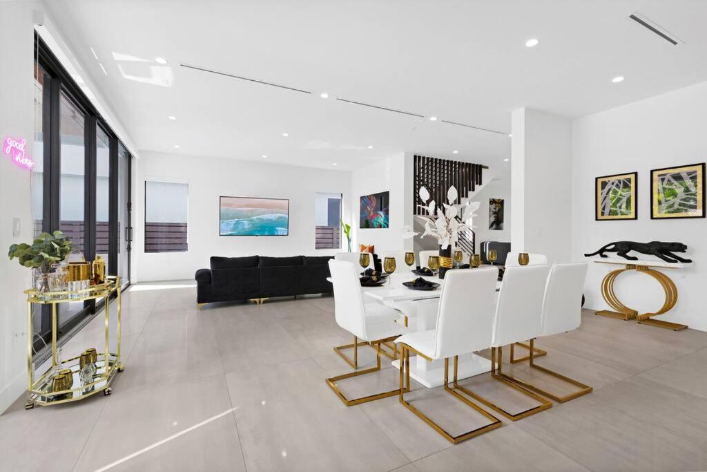Modern Villa w/ Resort Amenities & Salt Water Pool