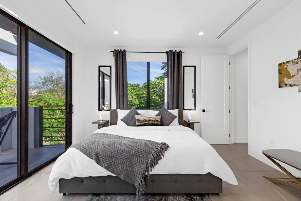 Modern Villa w/ Resort Amenities & Salt Water Pool