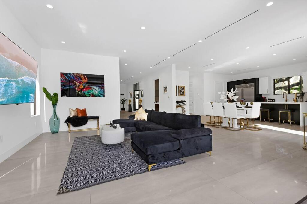Modern Villa w/ Resort Amenities & Salt Water Pool