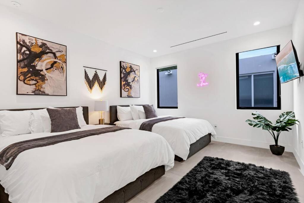 Modern Villa w/ Resort Amenities & Salt Water Pool