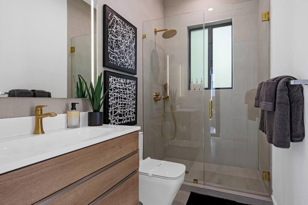 Modern Villa w/ Resort Amenities & Salt Water Pool