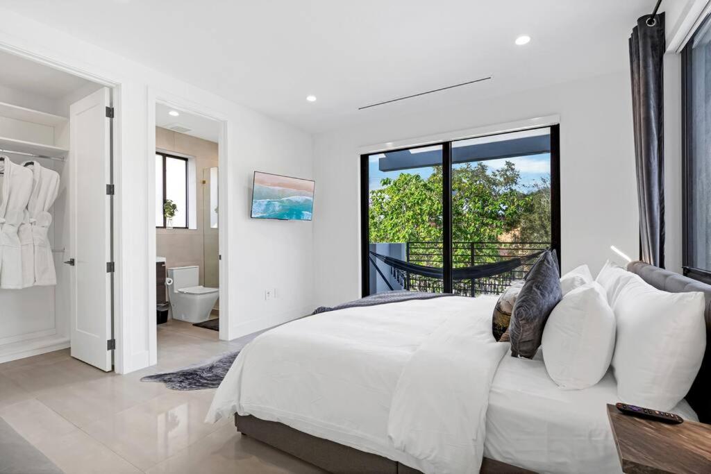 Modern Villa w/ Resort Amenities & Salt Water Pool