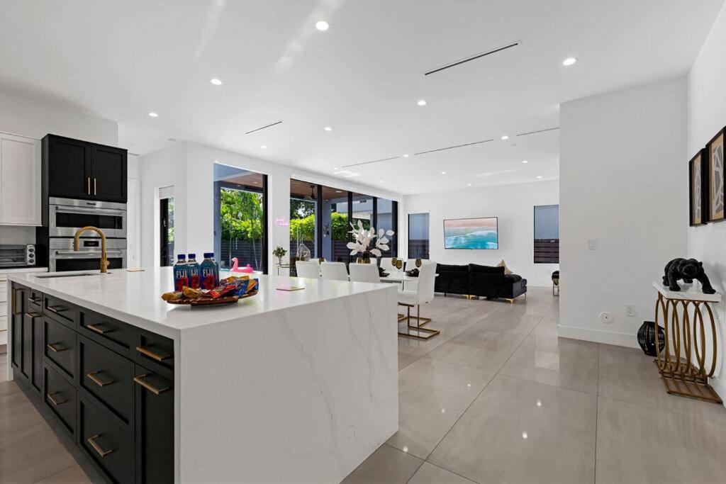 Modern Villa w/ Resort Amenities & Salt Water Pool