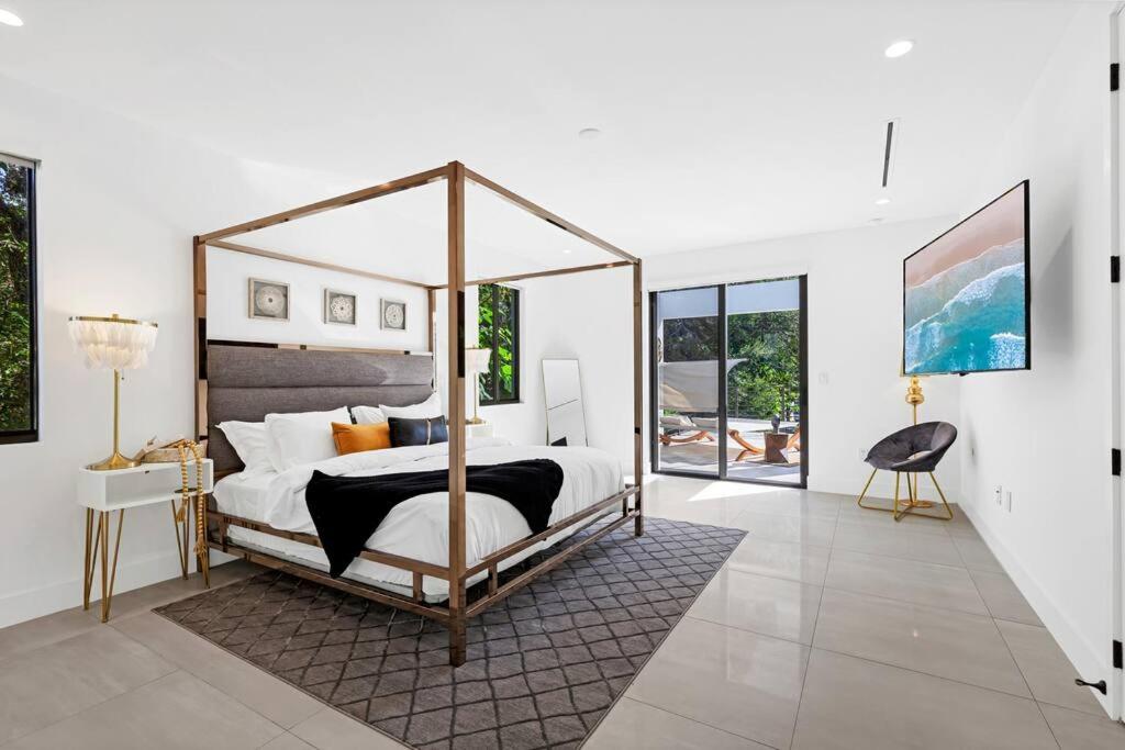 Modern Villa w/ Resort Amenities & Salt Water Pool