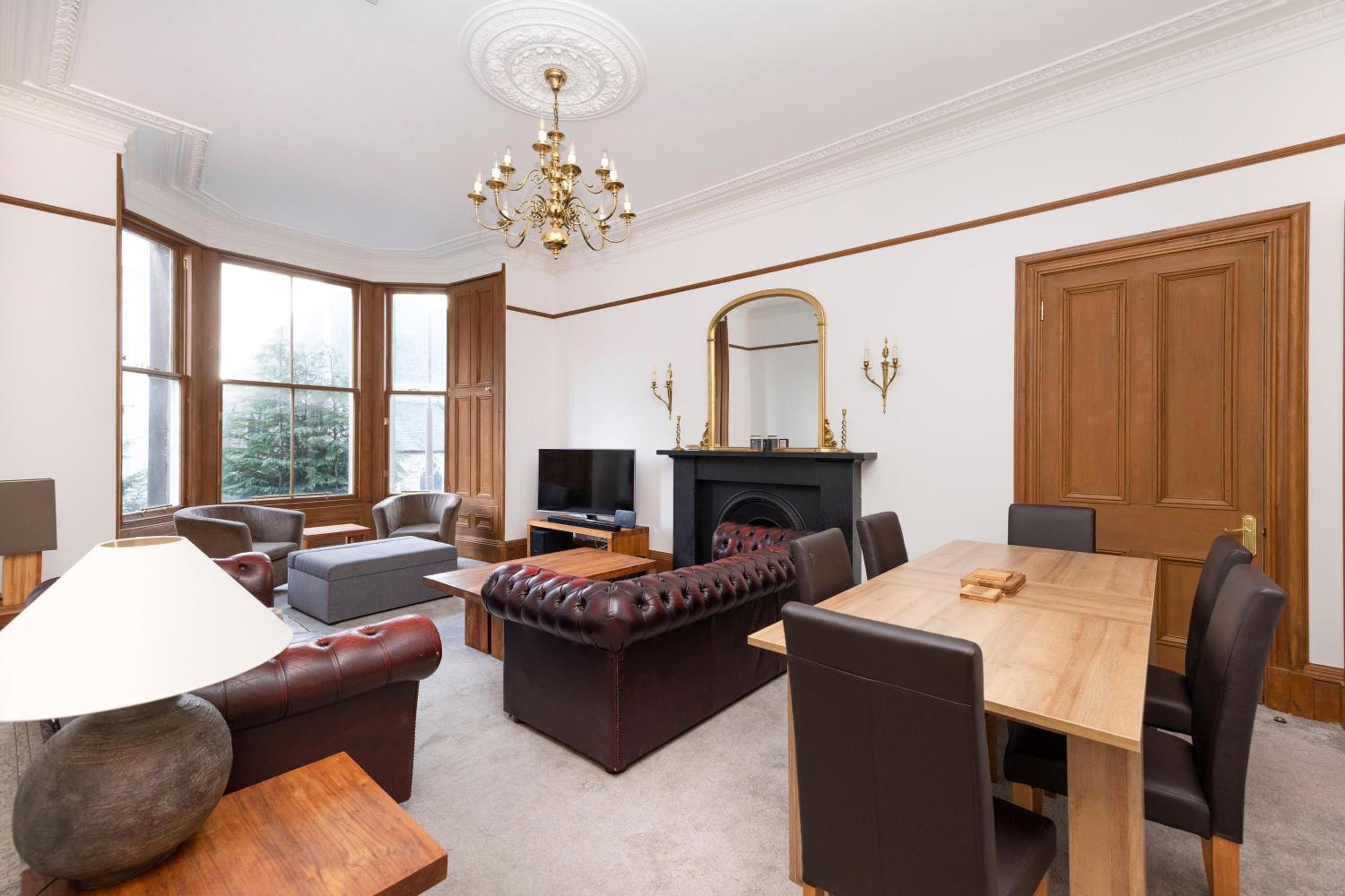 JOIVY 5 Bedroom Apt near Meadows and George Square view 5