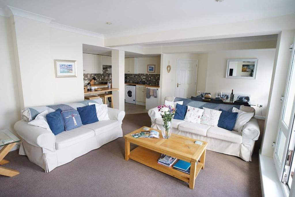 The View - Sandown view 4