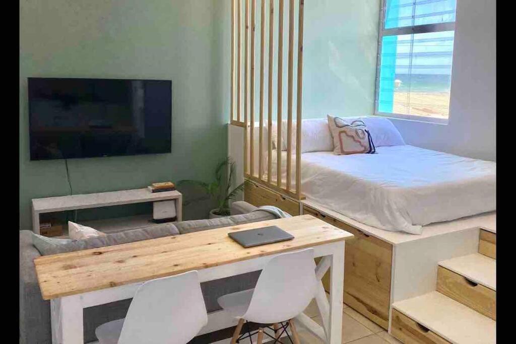 Beachside Studio Apartment on Surfers Corner - main view