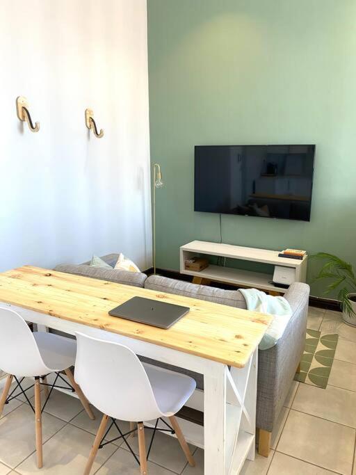Beachside Studio Apartment on Surfers Corner view 3