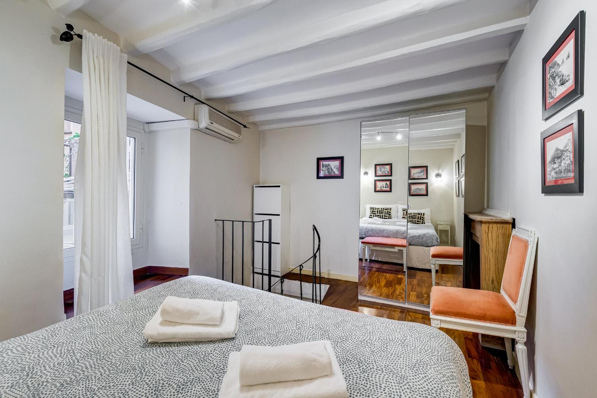 VIVILO COLLECTION - Spanish Steps Macelli Apt with private terrace