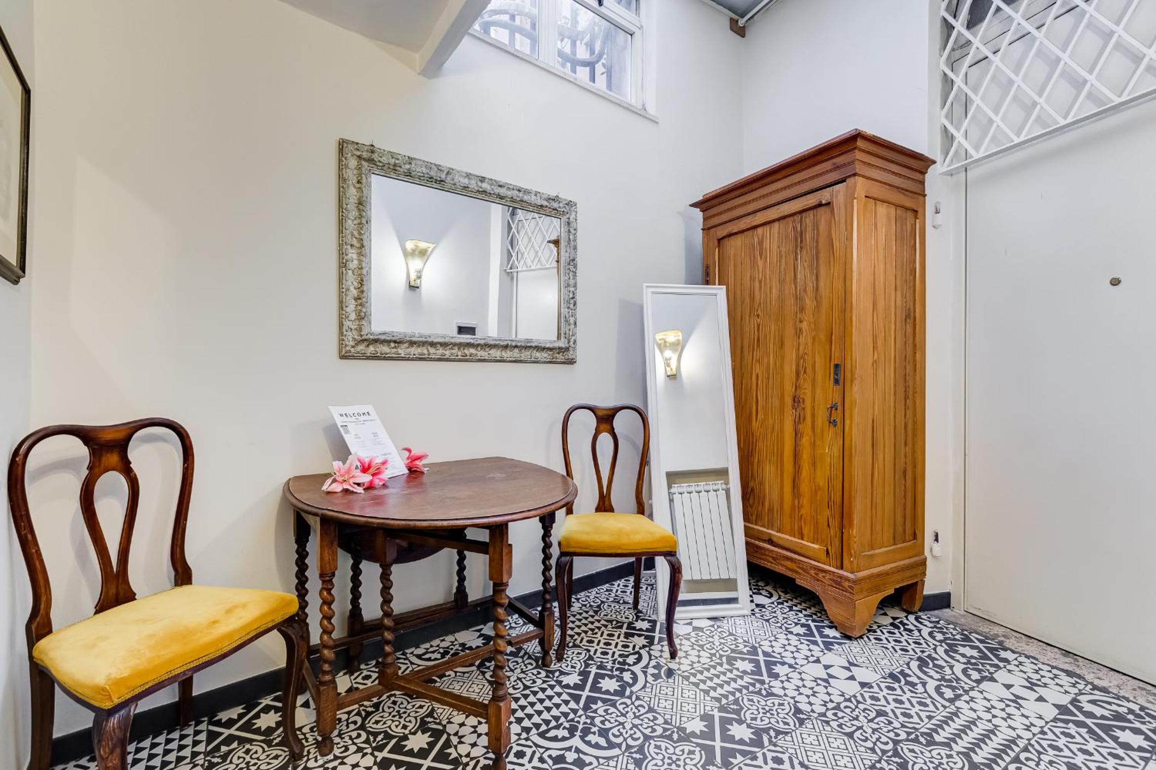 VIVILO COLLECTION - Spanish Steps Macelli Apt with private terrace