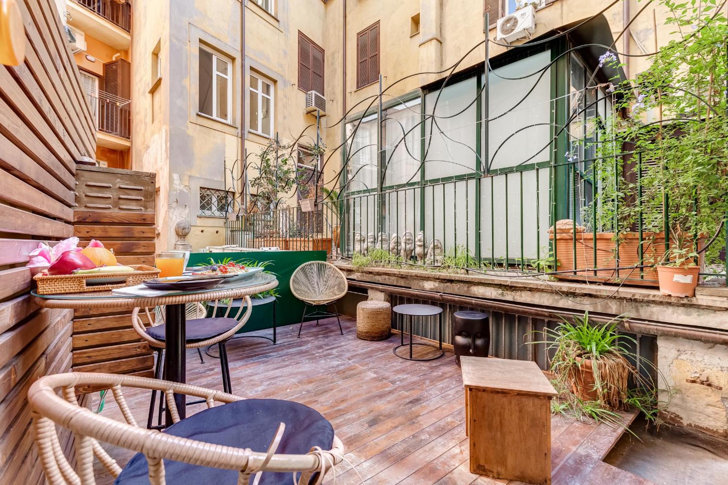 VIVILO COLLECTION - Spanish Steps Macelli Apt with private terrace