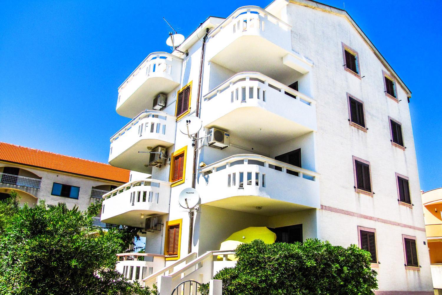 Apartments Hope view 2