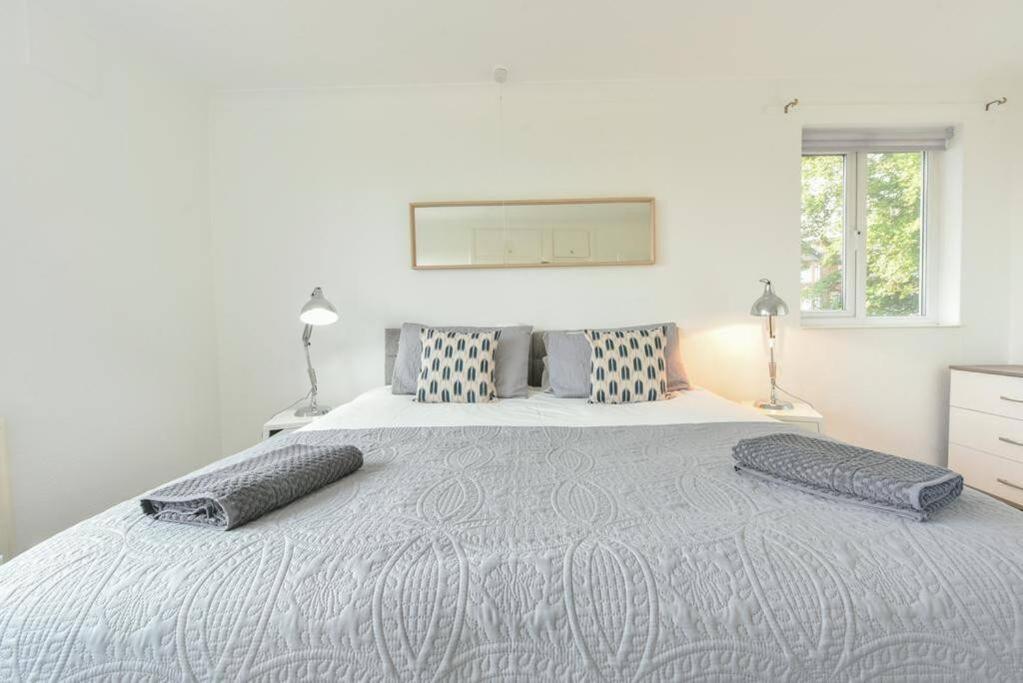 Spacious 4 Bedroom, 2 bathroom House view 5