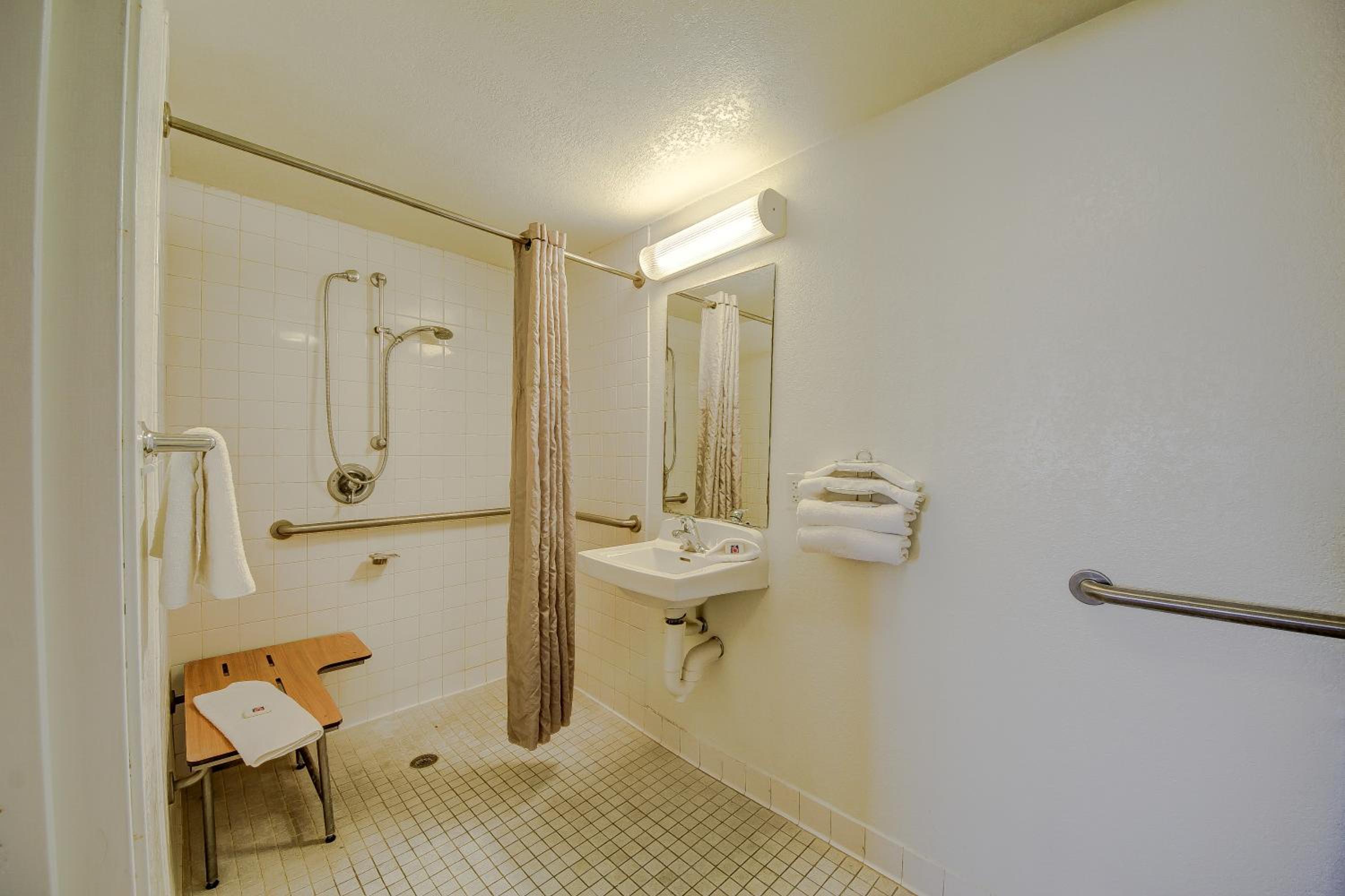 San Antonio Vacations - Motel 6-San Antonio, TX - Fort Sam Houston - Property Image 3