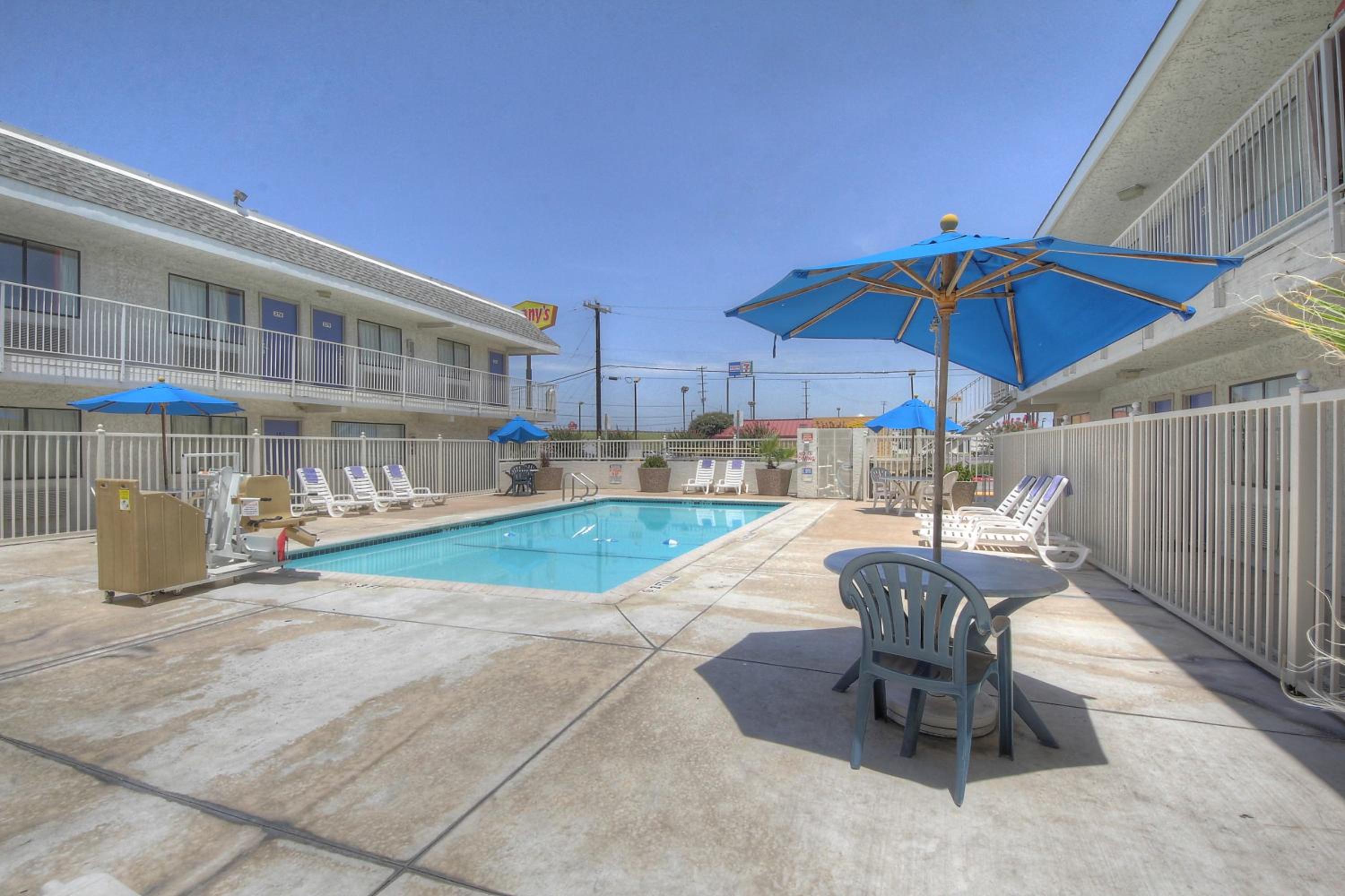 San Antonio Vacations - Motel 6-San Antonio, TX - Fort Sam Houston - Property Image 30
