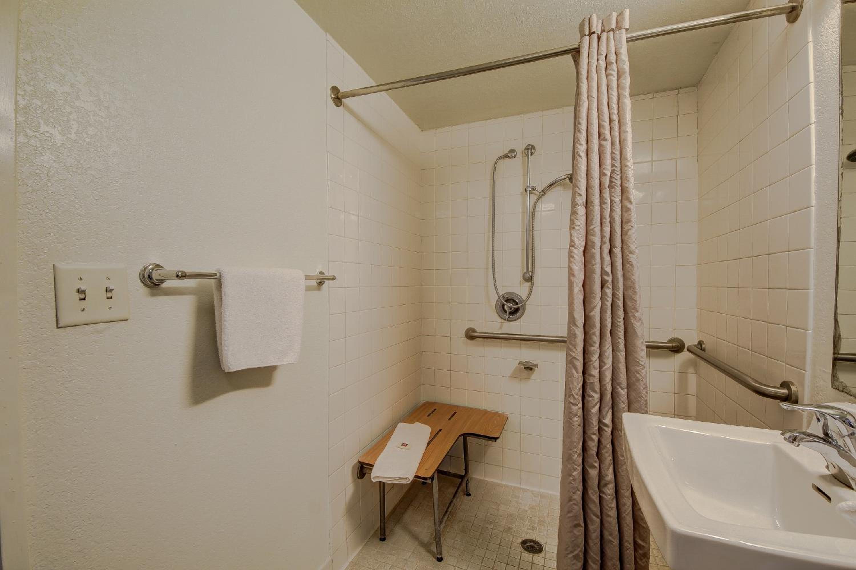 San Antonio Vacations - Motel 6-San Antonio, TX - Fort Sam Houston - Property Image 13
