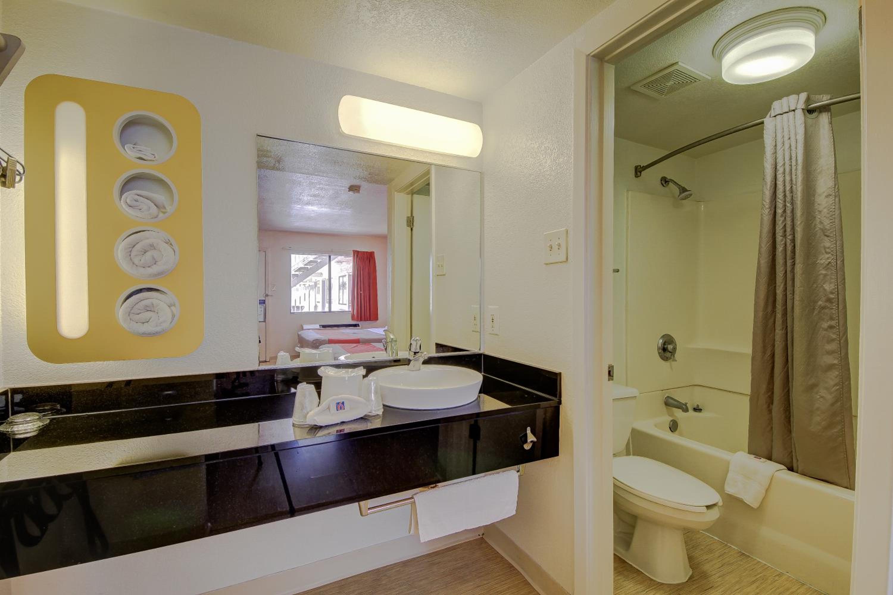 San Antonio Vacations - Motel 6-San Antonio, TX - Fort Sam Houston - Property Image 10