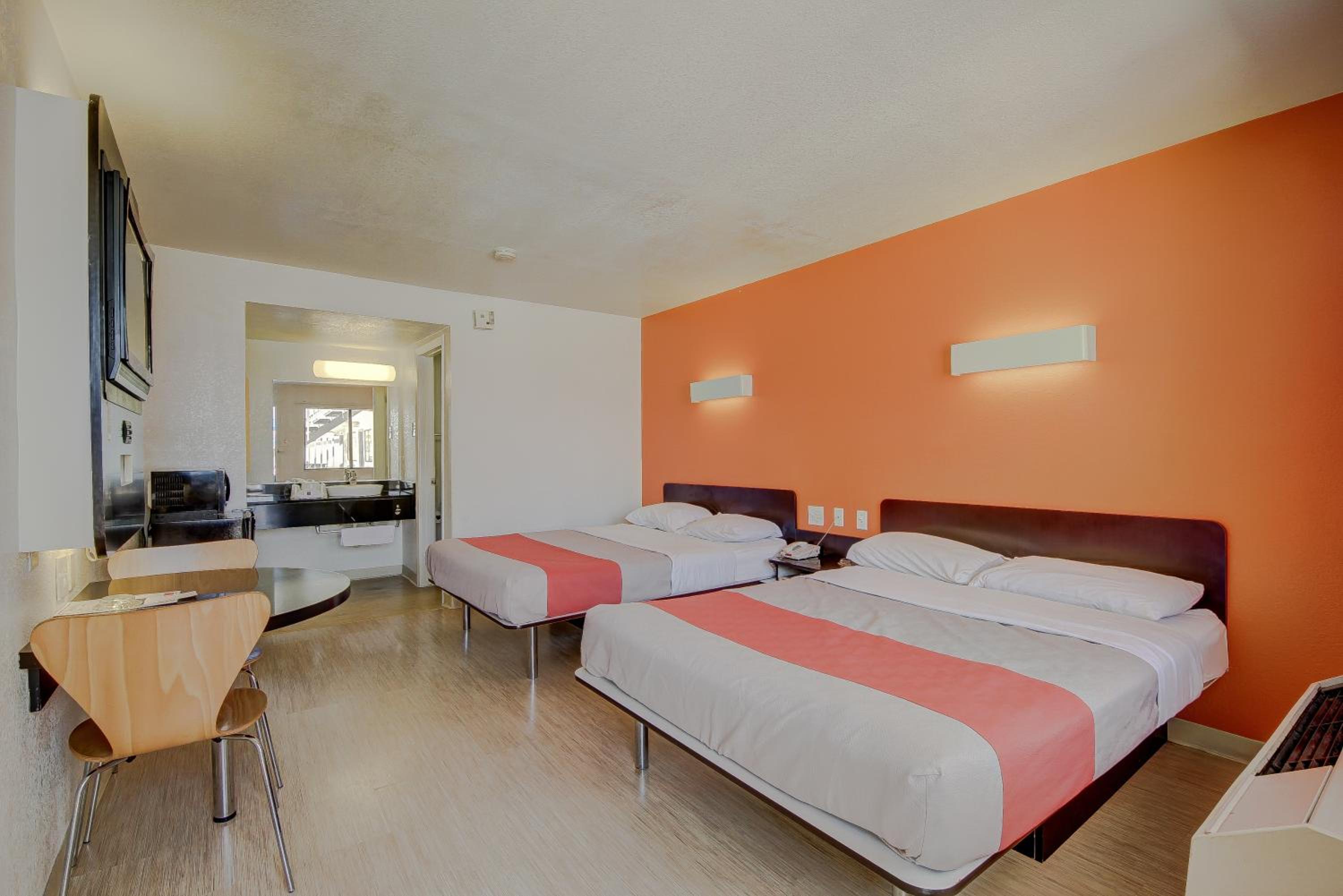 San Antonio Vacations - Motel 6-San Antonio, TX - Fort Sam Houston - Property Image 6