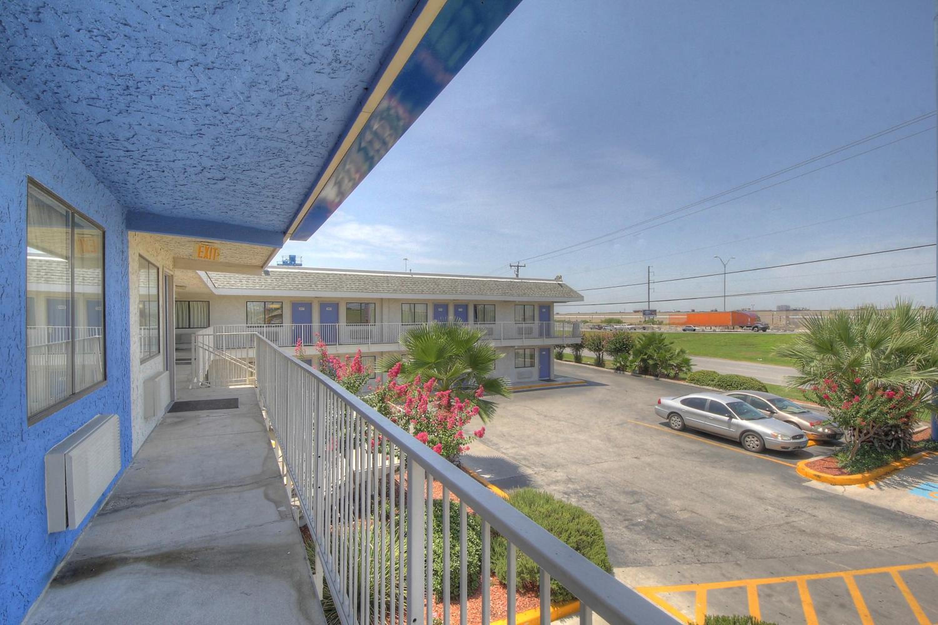 San Antonio Vacations - Motel 6-San Antonio, TX - Fort Sam Houston - Property Image 2