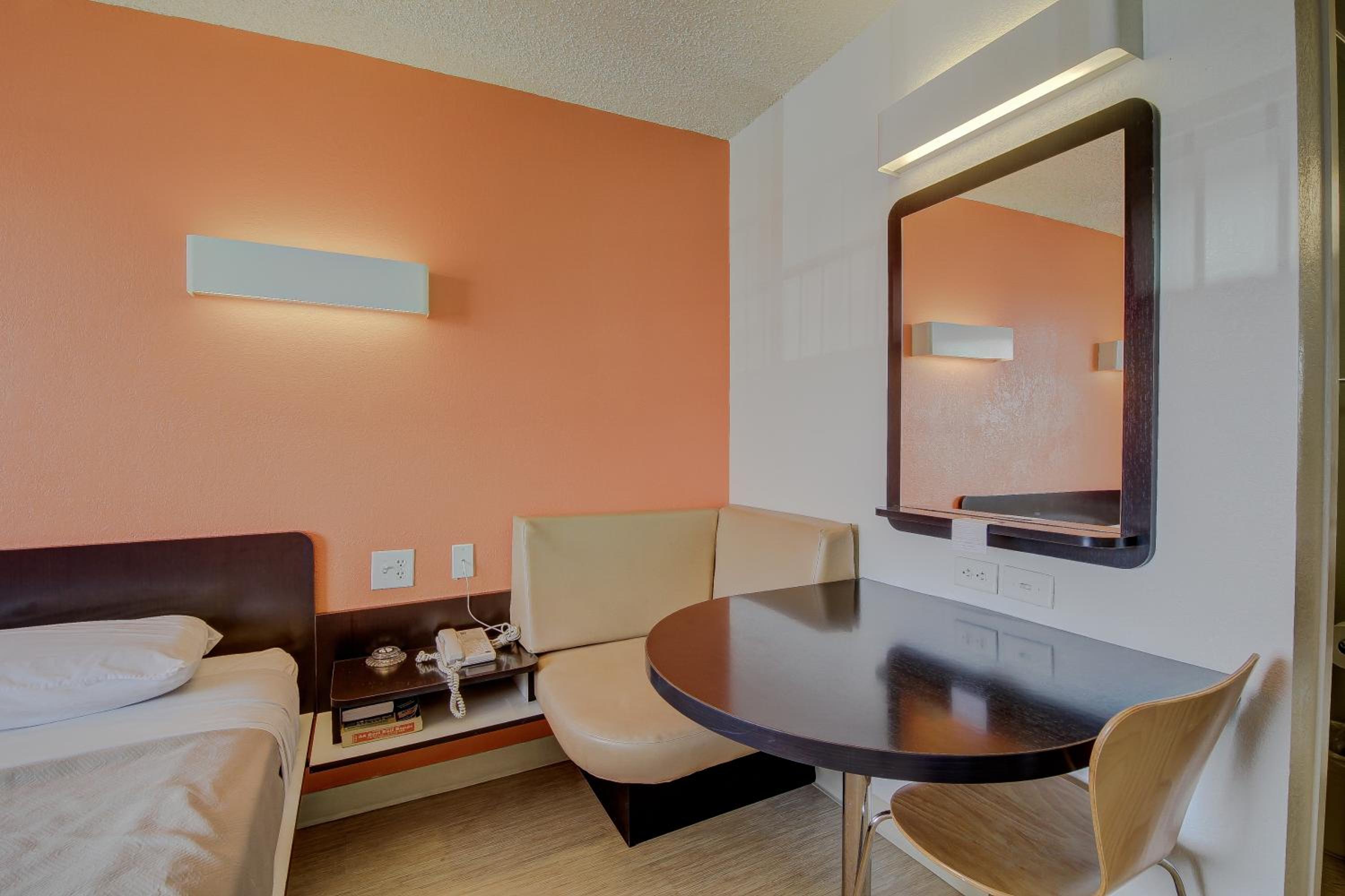 San Antonio Vacations - Motel 6-San Antonio, TX - Fort Sam Houston - Property Image 11