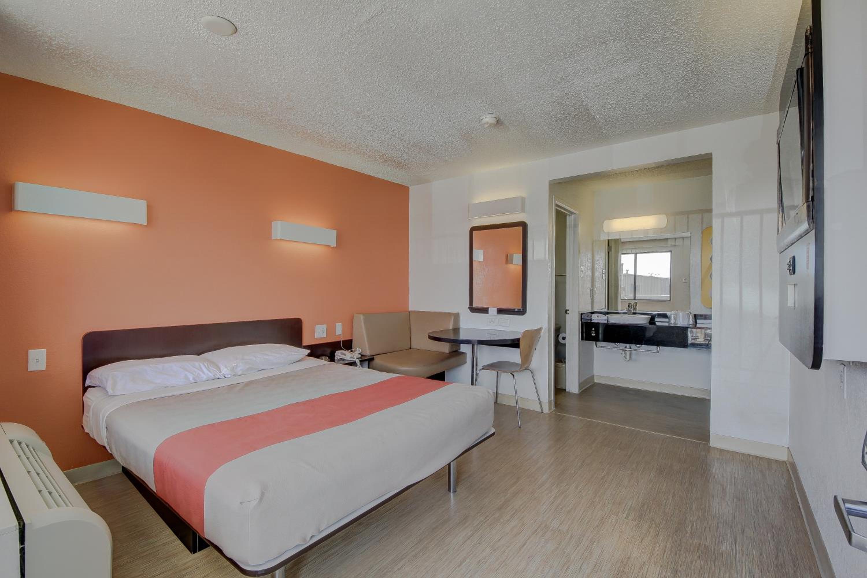 San Antonio Vacations - Motel 6-San Antonio, TX - Fort Sam Houston - Property Image 51