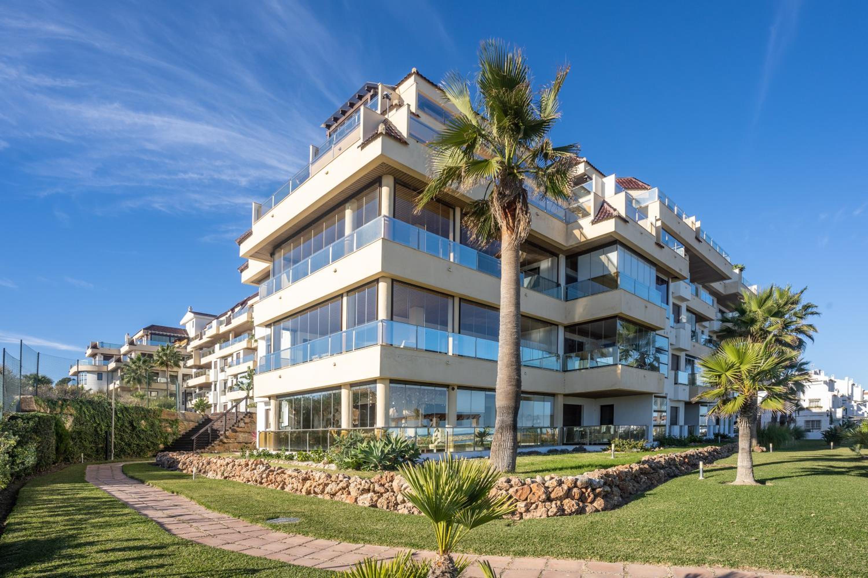 Marina Castillo 334 Duquesa view 4