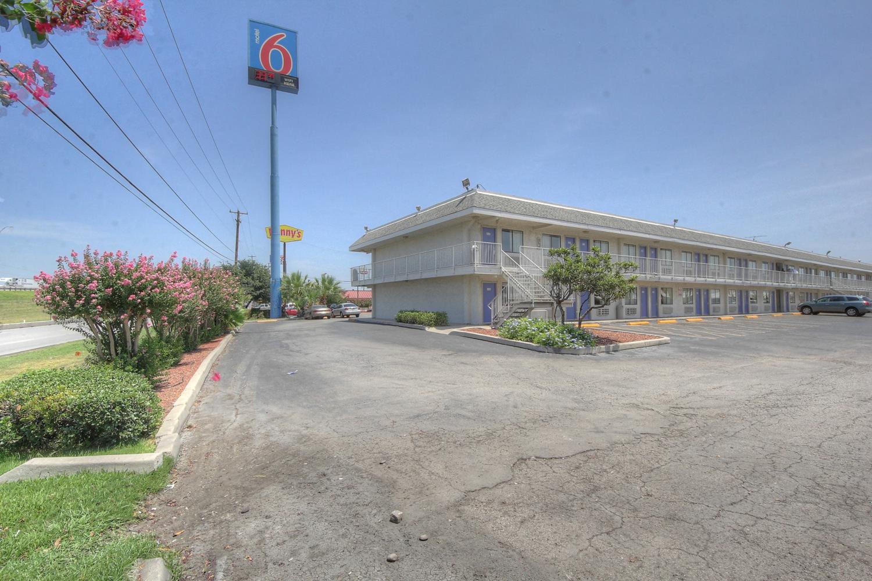 San Antonio Vacations - Motel 6-San Antonio, TX - Fort Sam Houston - Property Image 45