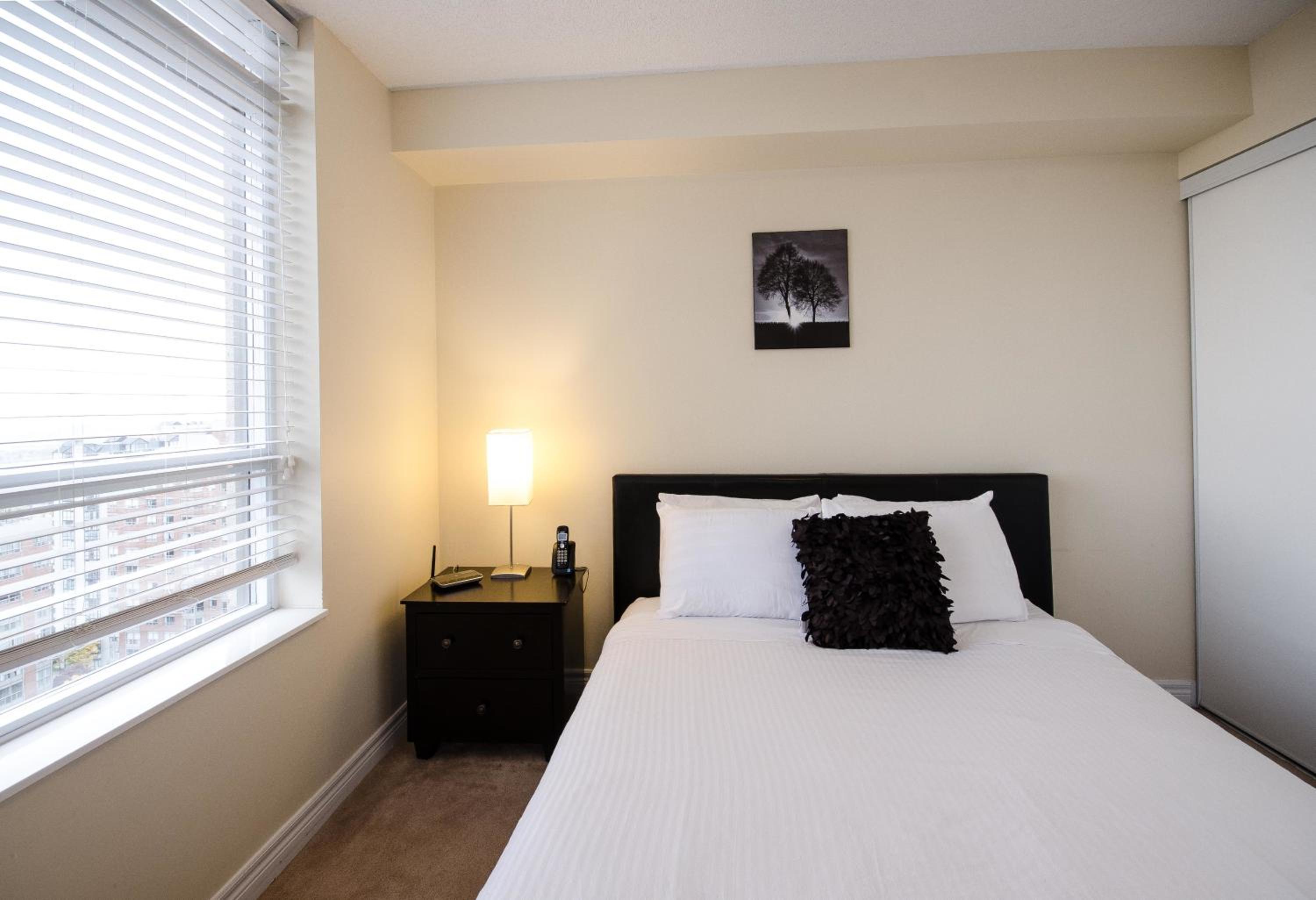 Royal Stays Furnished Apartments - Square One