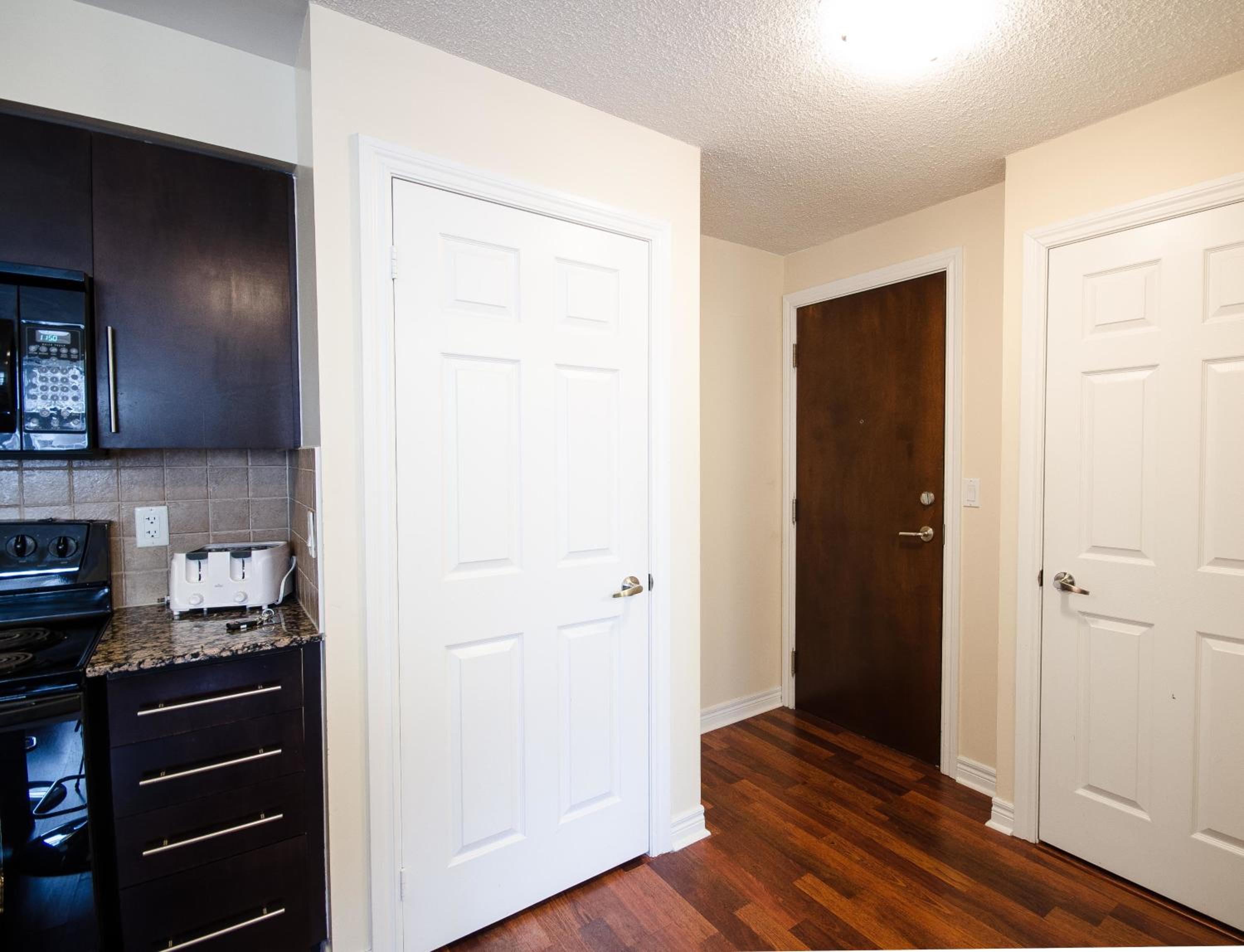 Royal Stays Furnished Apartments - Square One