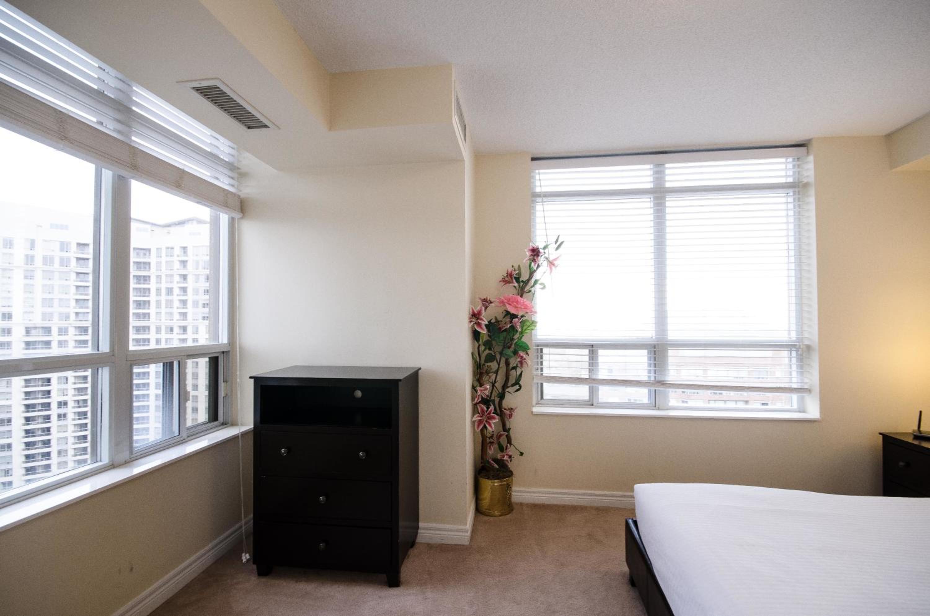 Royal Stays Furnished Apartments - Square One