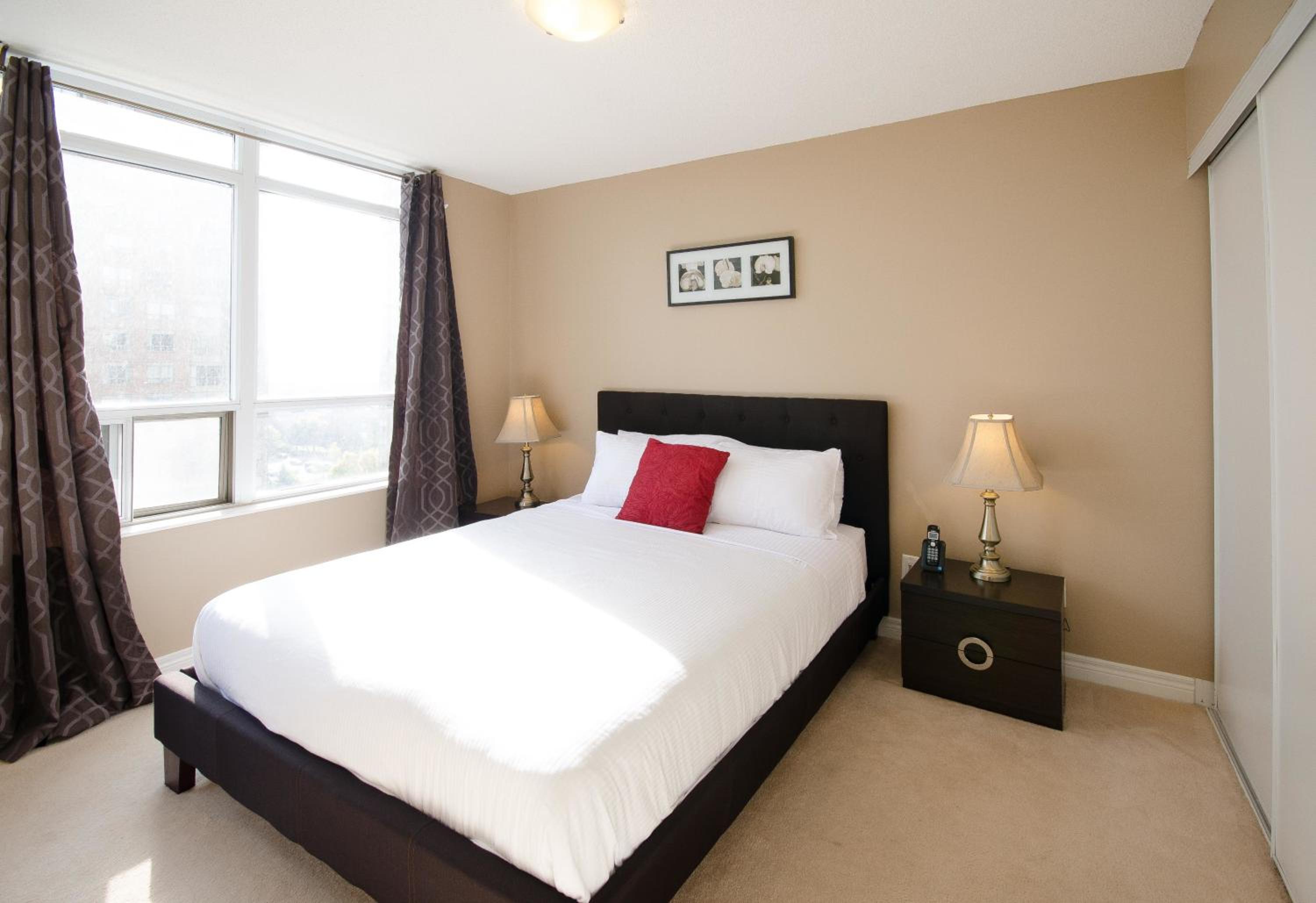 Royal Stays Furnished Apartments - Square One